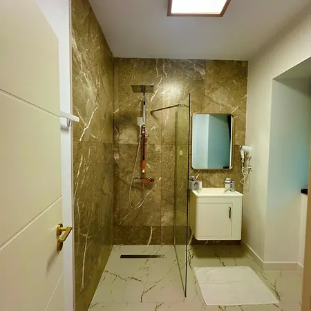 Nian Boutique 康斯坦察